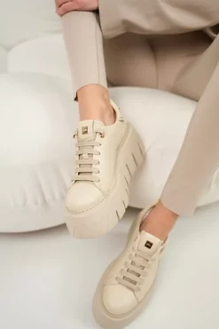 Damskie Carinii Skórzane Sneakersy Damskie | Beżowe Sneakersy Damskie*Beżowe sneakersy na platformie --B10076-T43-000-000-G75
