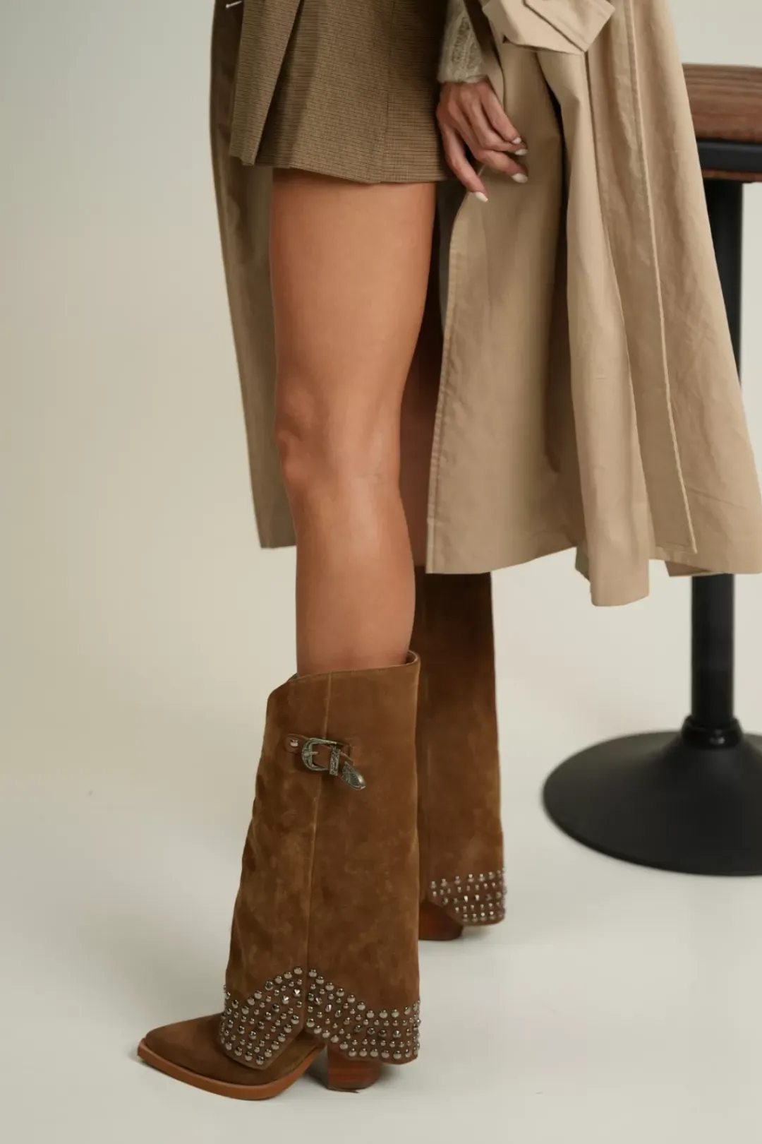 Carinii Kowbojki*Brązowe zamszowe kowbojki z ozdobami --B10217-P09-000-000-000